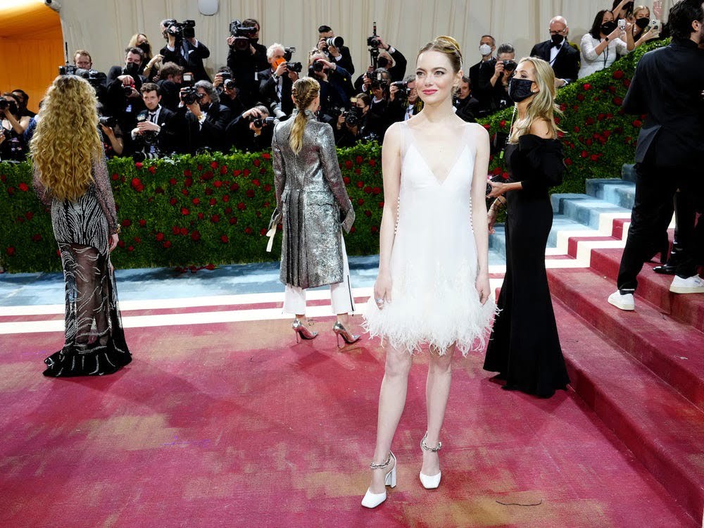 Emma Stone volvió a usar su vestido de novia en Met Gala 2022 11 Emma Stone 2