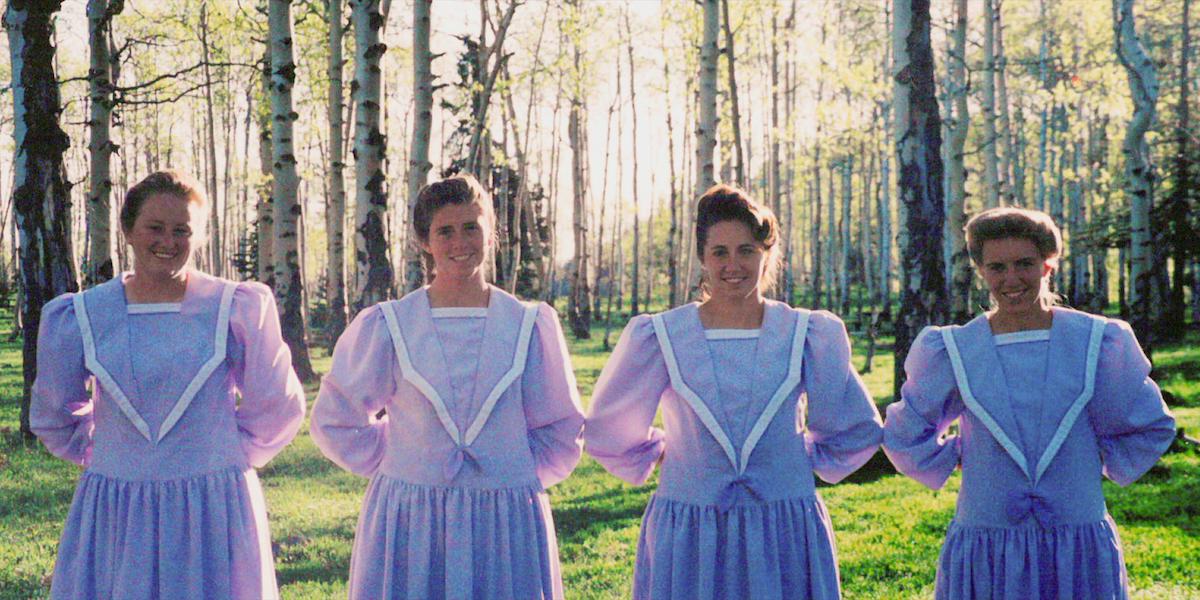 ¿Cuál es el significado de 'Keep Sweet, Pray and Obey' en el debut de la serie FLDS? 11 KeepSweet PrayandObey Episode1 00 17 52 12