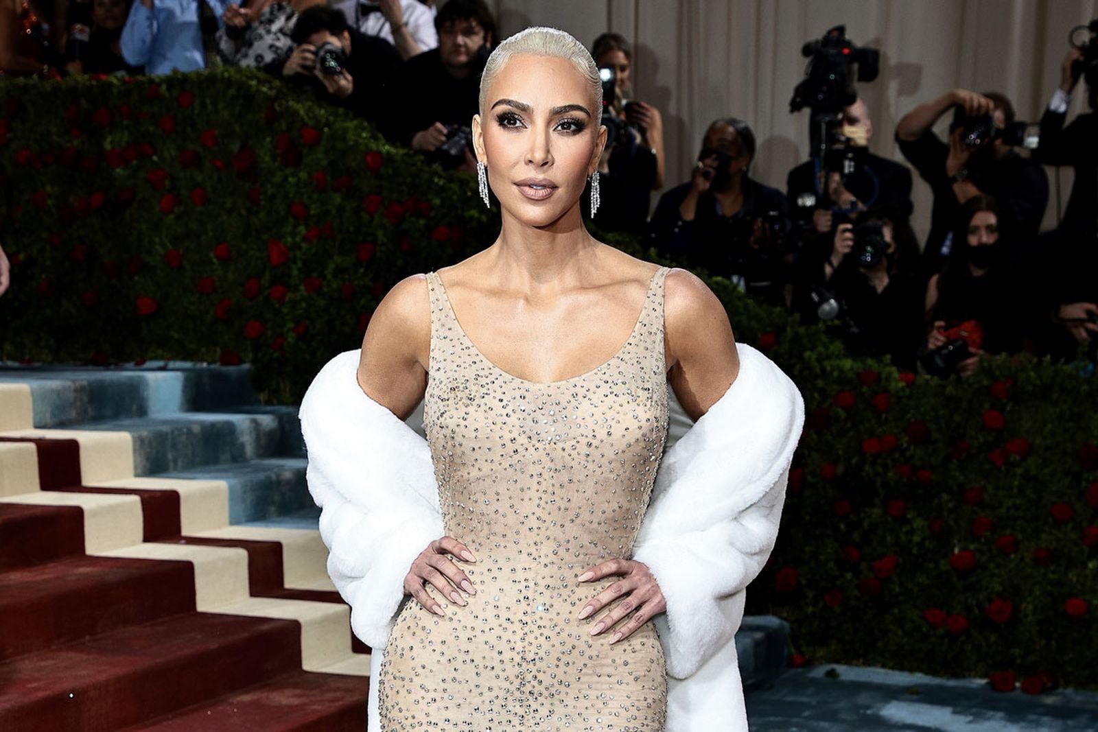 Kim Kardashian 2 1