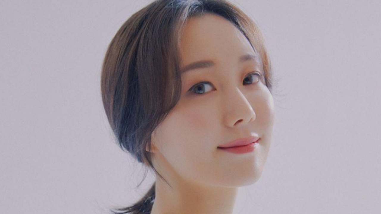 Lee Yoo Youngs Joyful Announcement Marriage and Pregnancy2
