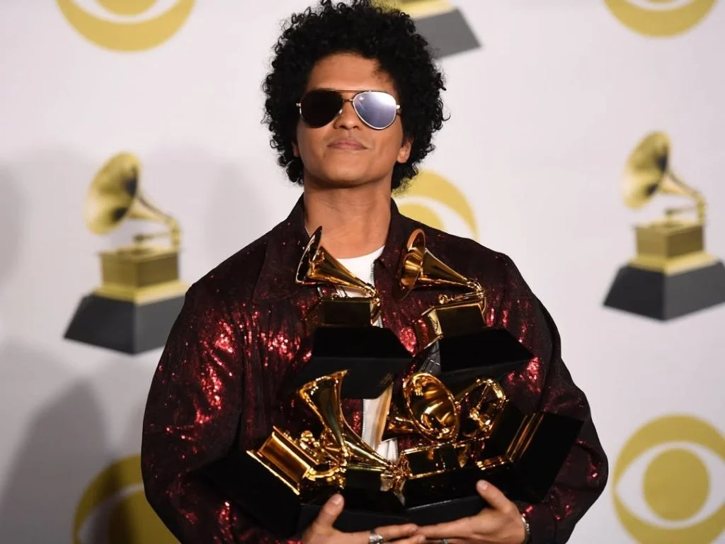 How Much Does Bruno Mars Earn a Year? 11 Bruno Mars3.webp