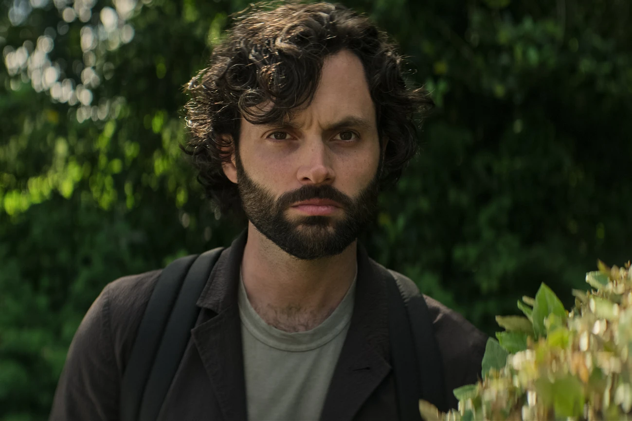 Penn Badgley6.webp