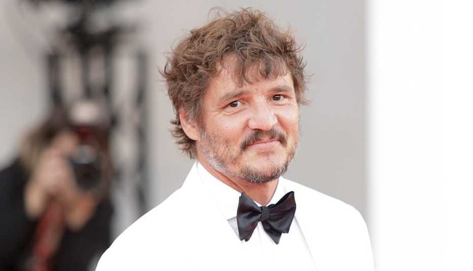 1140 pedro pascal 5