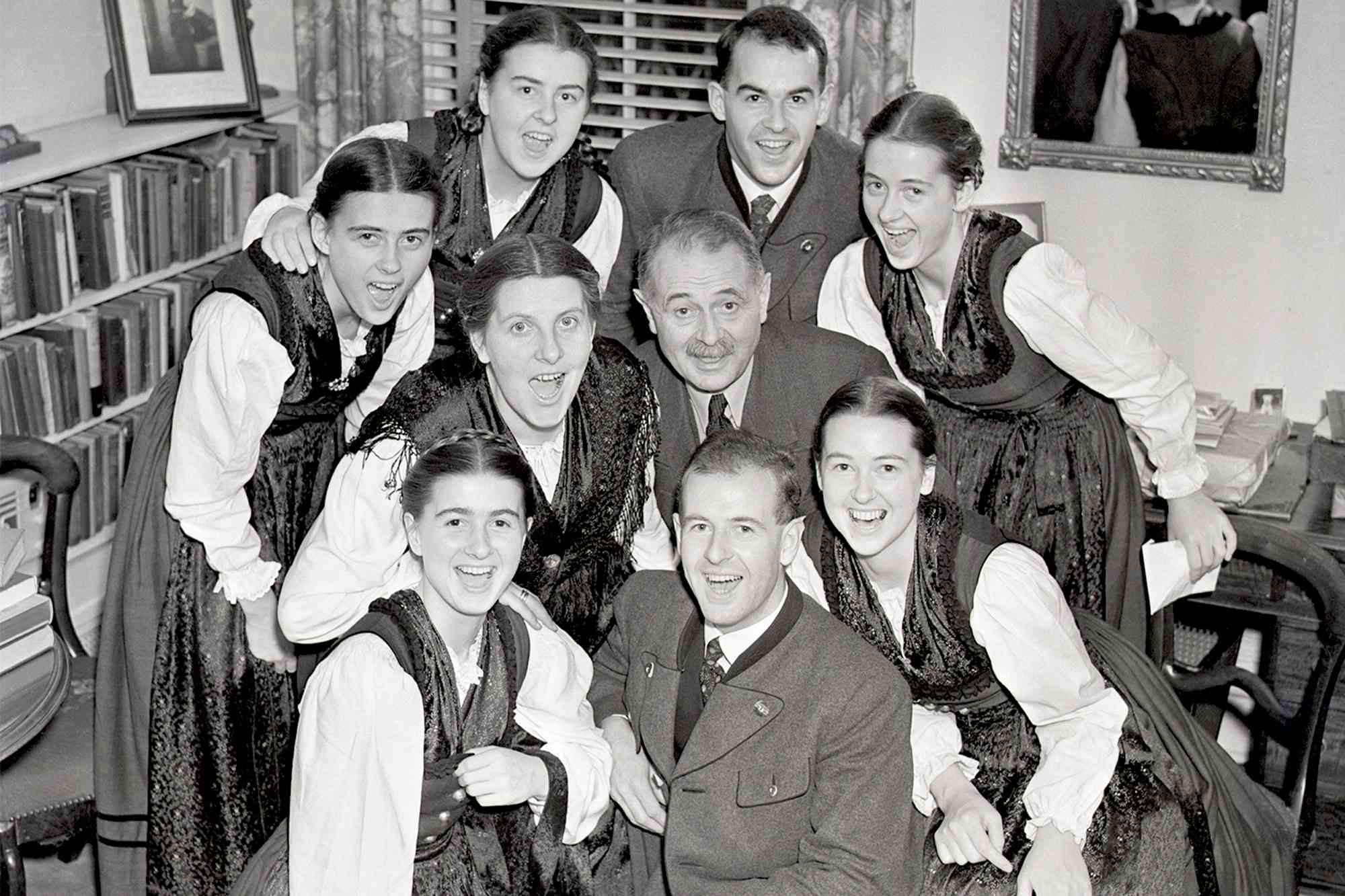 von trapp family singing main 121824 043e083eea2f45a3a046eb7e0bd4321e